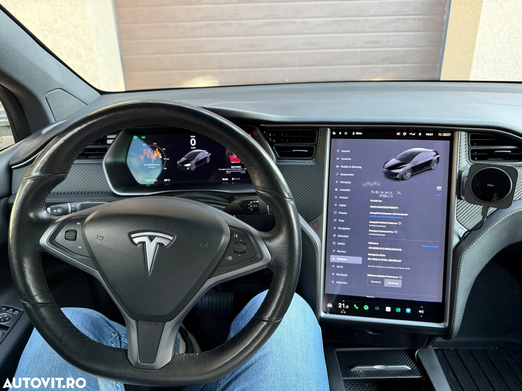 Tesla Model X - 3