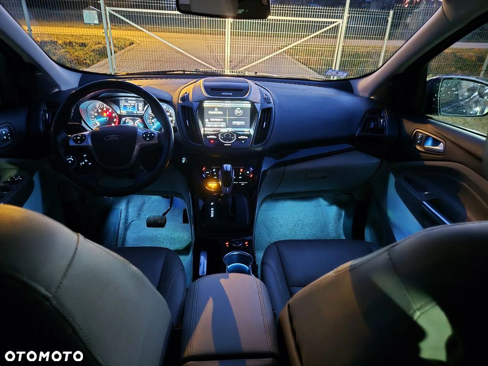 Ford Escape 2.0 EcoBoost AWD Titanium - 25