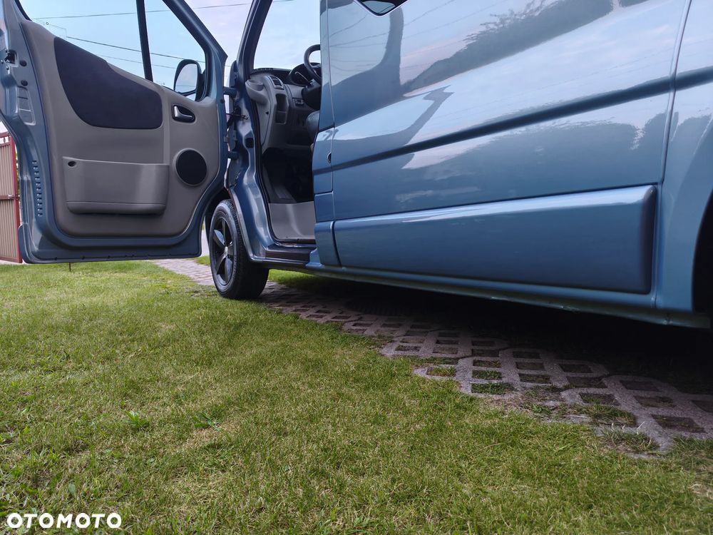Renault Trafic Grand Passenger Black Edition - 8