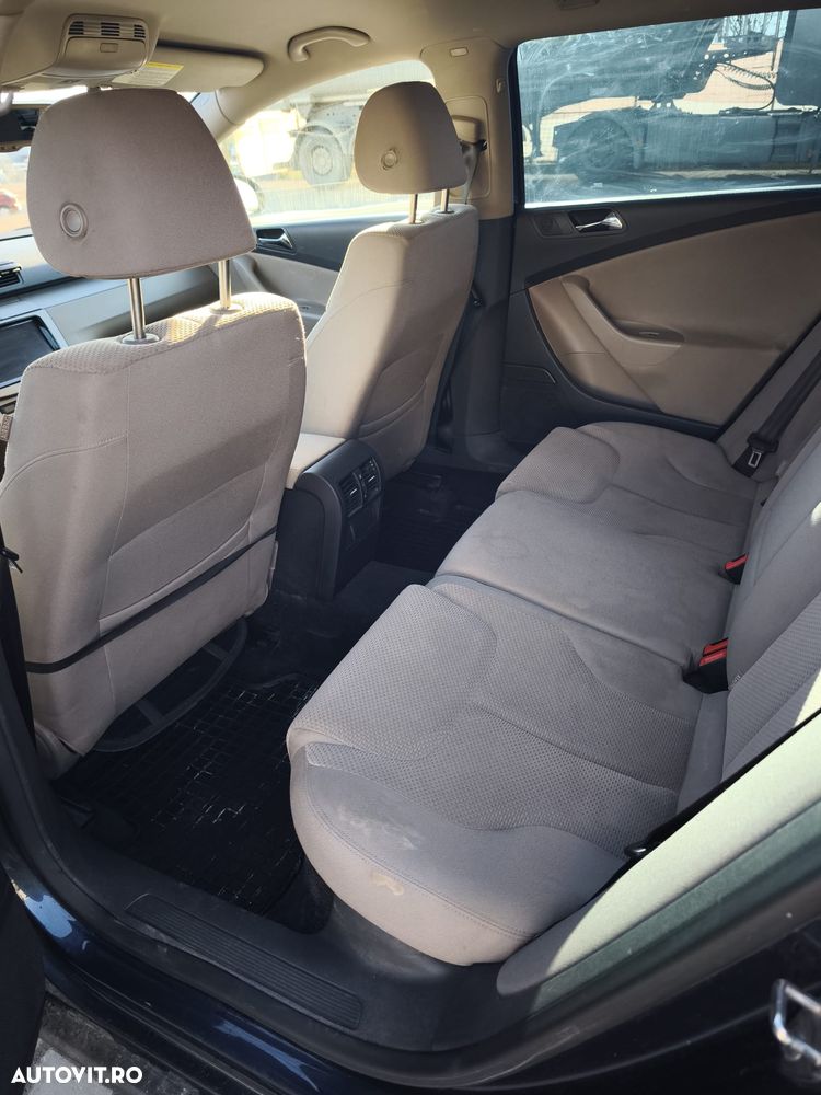 Volkswagen Passat - 8