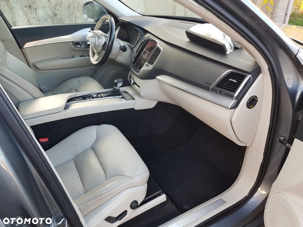 Volvo XC 90 D5 AWD Geartronic Momentum - 5