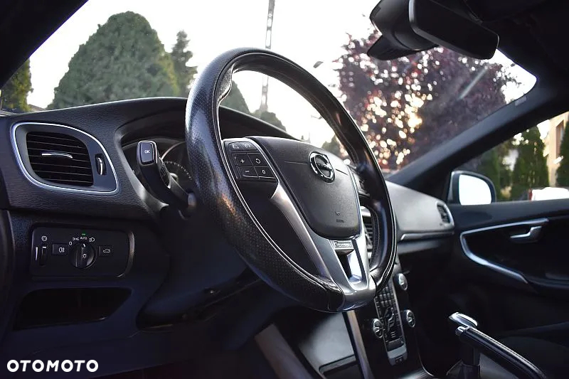 Volvo V40 D3 Drive-E R-Design Momentum - 11