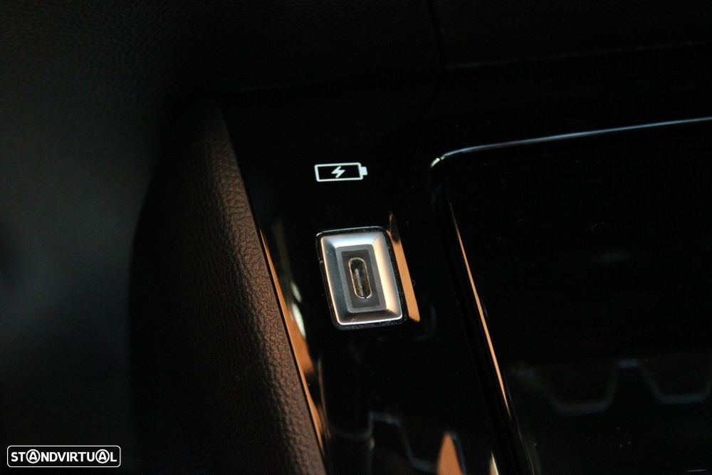 Peugeot e-2008 GT Pack - 32