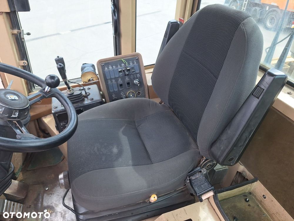 CAST 928 F 4X4 - 10