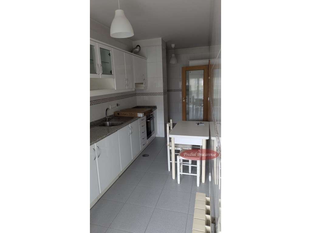 Apartamento T2 com algumas mobílias, em Lamaçães. - Grande imagem: 3/13