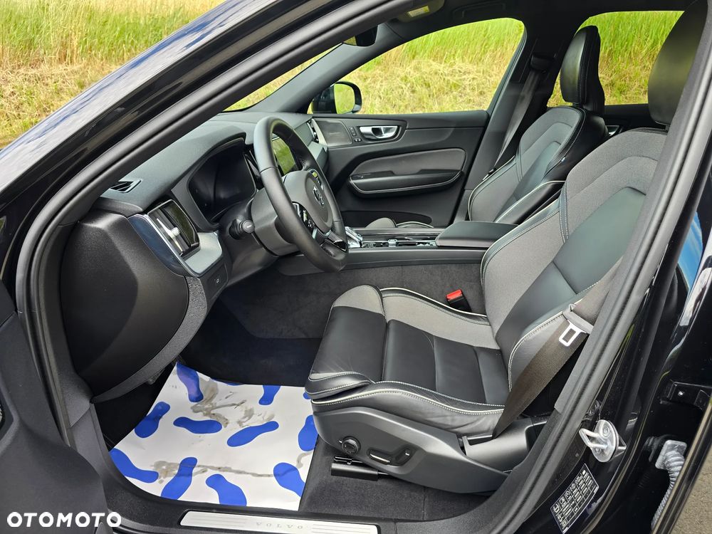 Volvo XC 60 B5 B AWD Plus Dark - 10