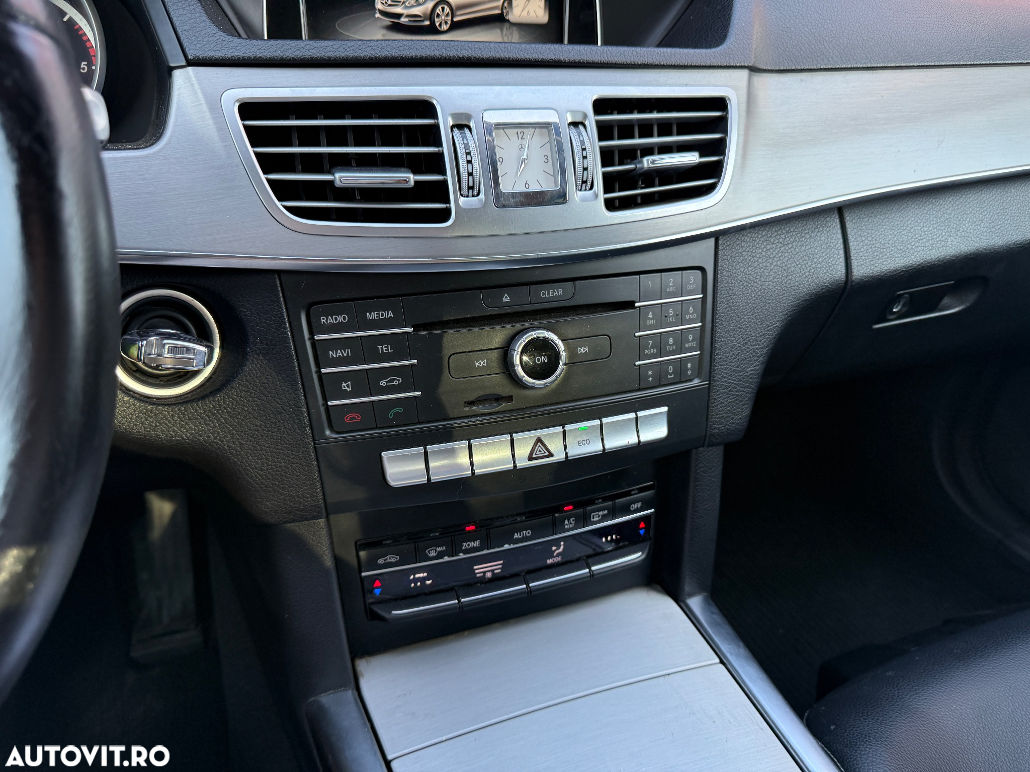 Mercedes-Benz E 200 CDI DPF BlueEFFICIENCY 7G-TRONIC - 31