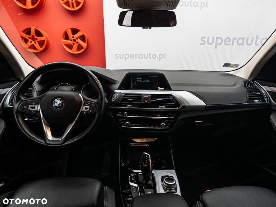 BMW X3 xDrive20i Advantage - 11
