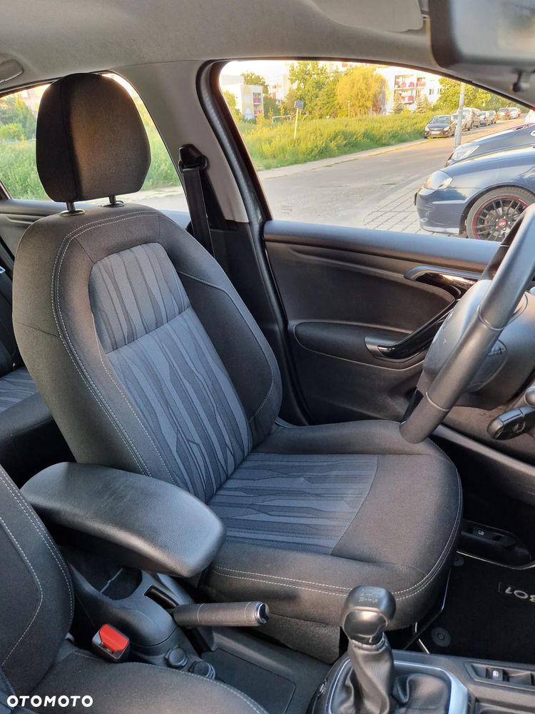 Peugeot 301 1.6 VTi Allure - 18