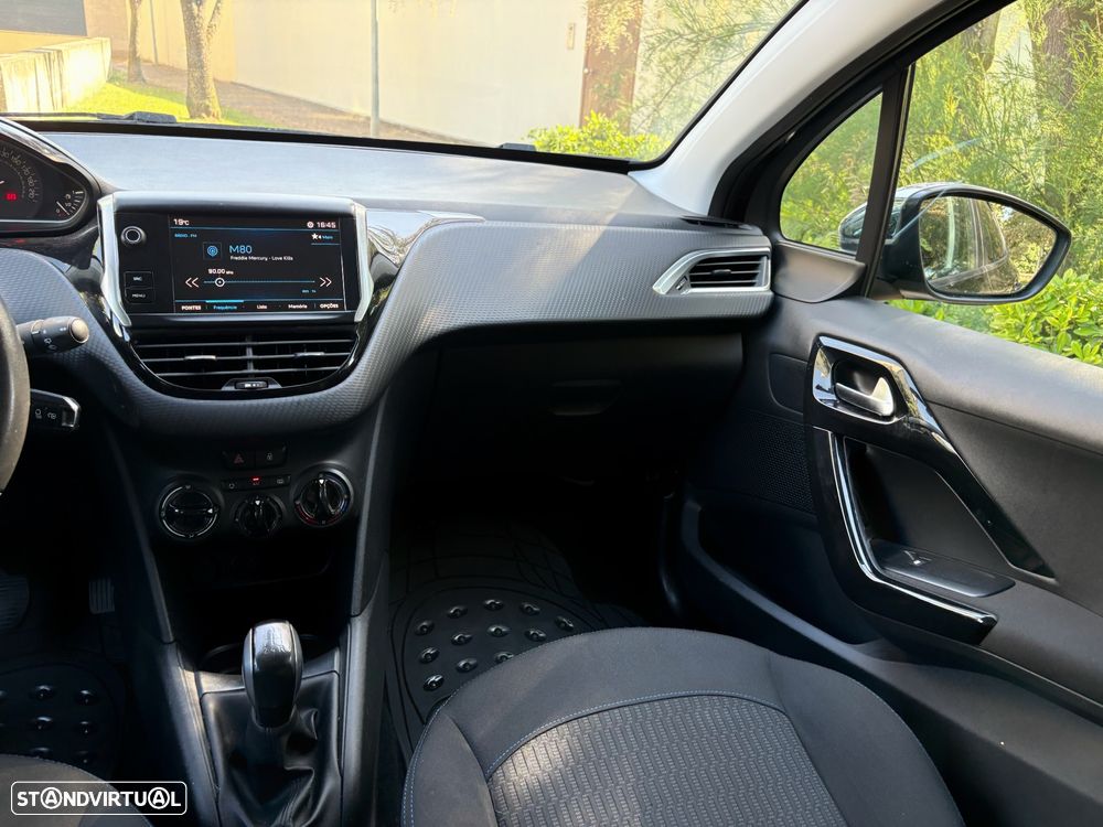 Peugeot 208 1.2 PureTech Style - 24