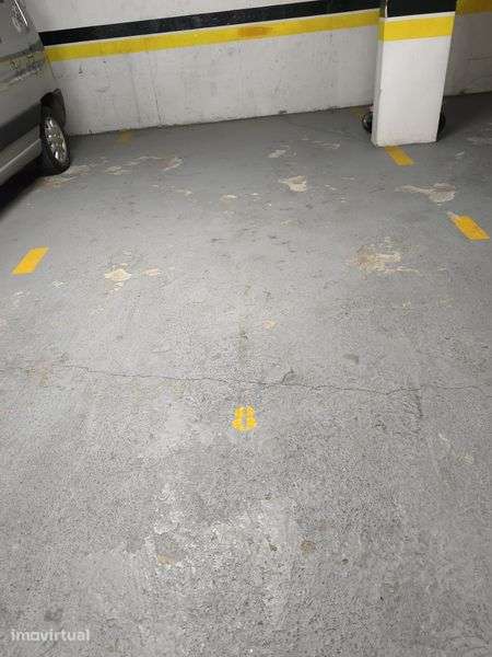 Rua Velha da Ajuda - Arrendo vaga de garagem interior - Grande imagem: 2/4