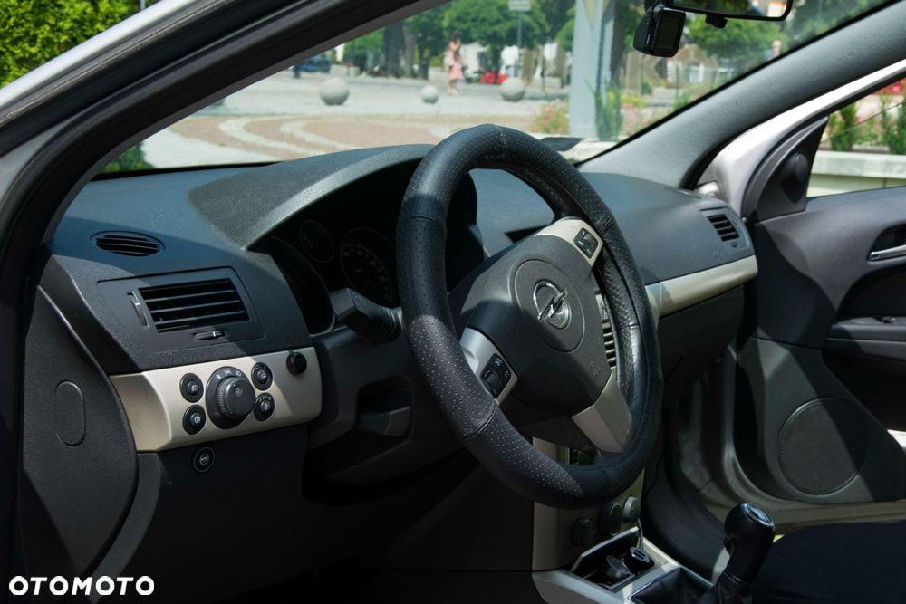 Opel Astra 1.6 Essentia - 21