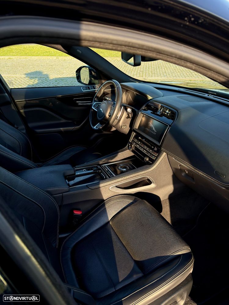 Jaguar F-Pace 20d AWD Aut. R-Sport - 25