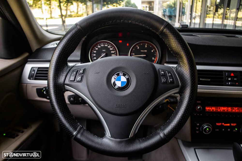 BMW 320 d Auto - 13
