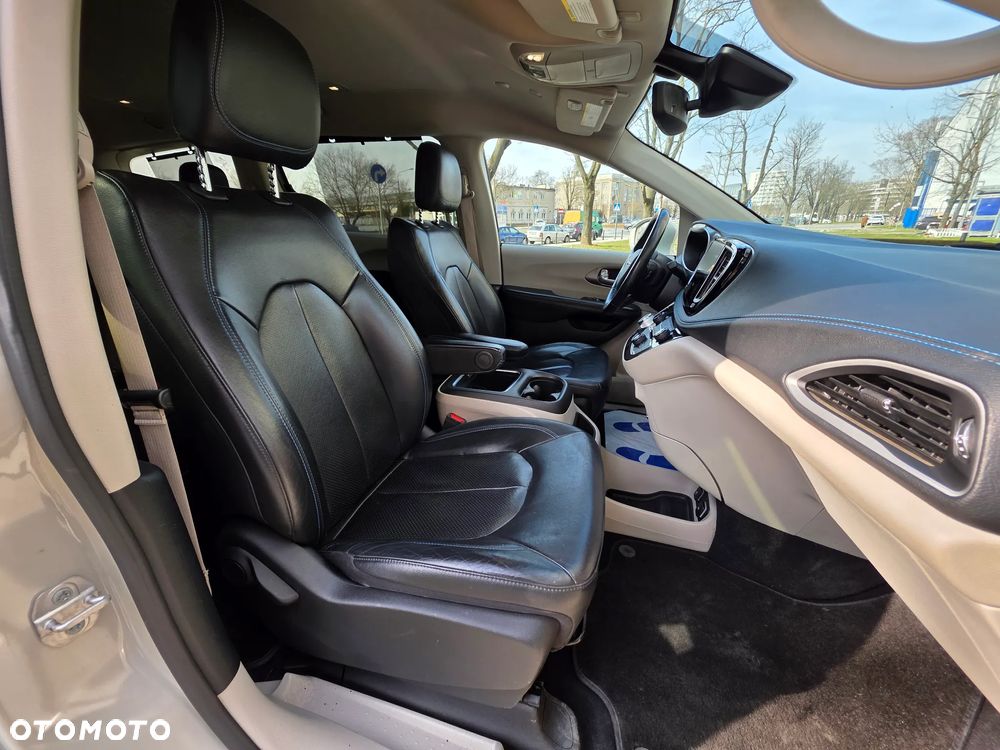 Chrysler Pacifica - 33