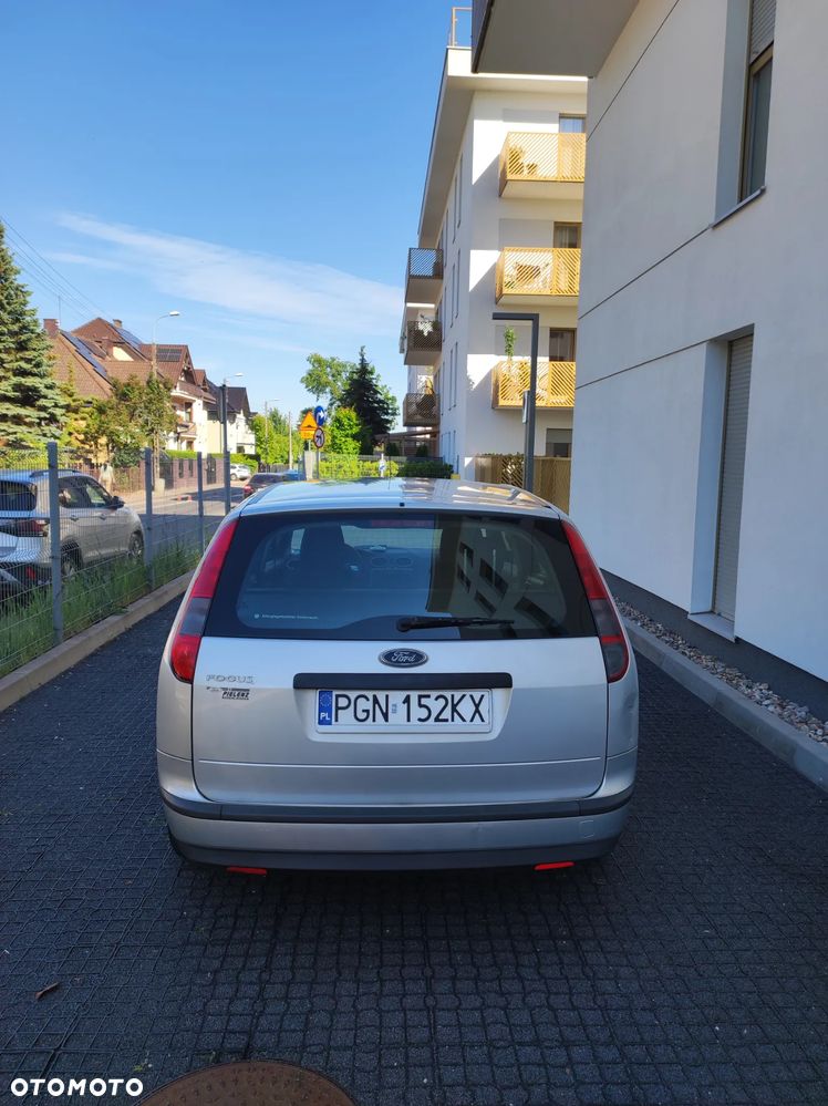 Ford Focus 1.6 16V Style - 12