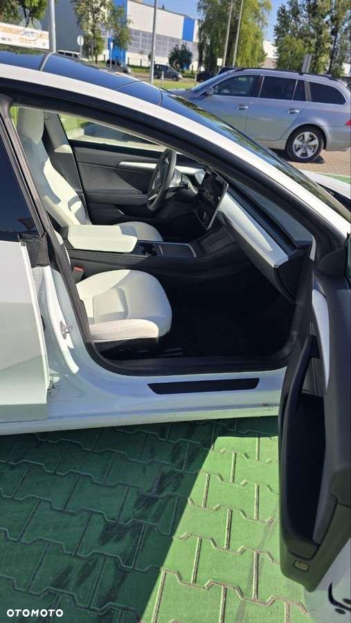 Tesla Model 3 - 10
