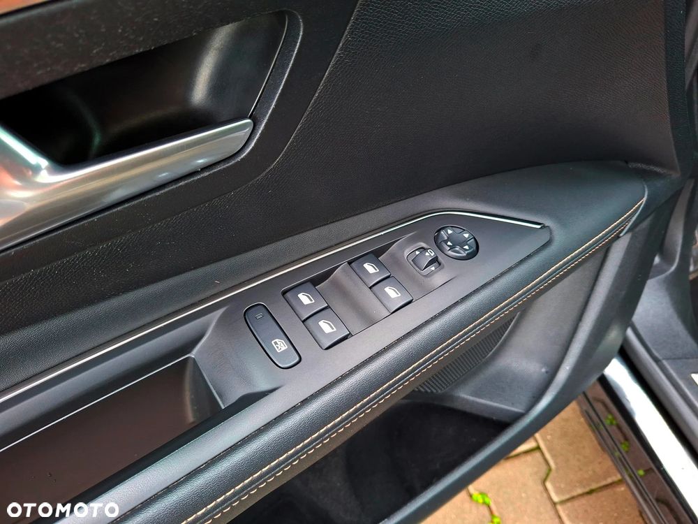 Peugeot 3008 1.6 PureTech GPF GT Line S&S EAT8 - 34