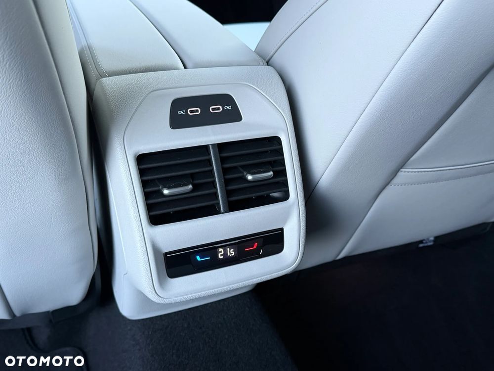 Volkswagen Passat 2.0 TDI SCR Elegance DSG - 27