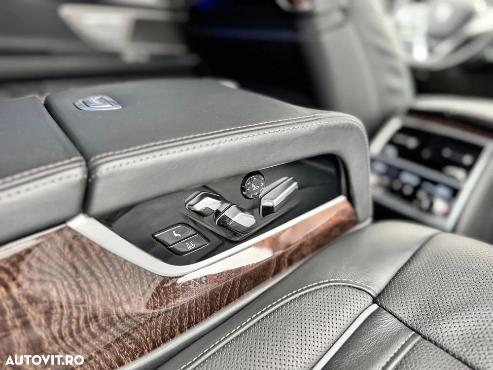 BMW Seria 7 730d xDrive MHEV - 29