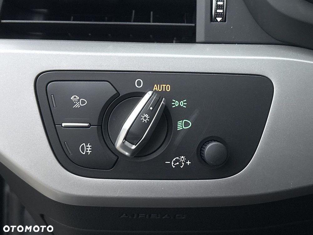 Audi A4 Limousine - 13