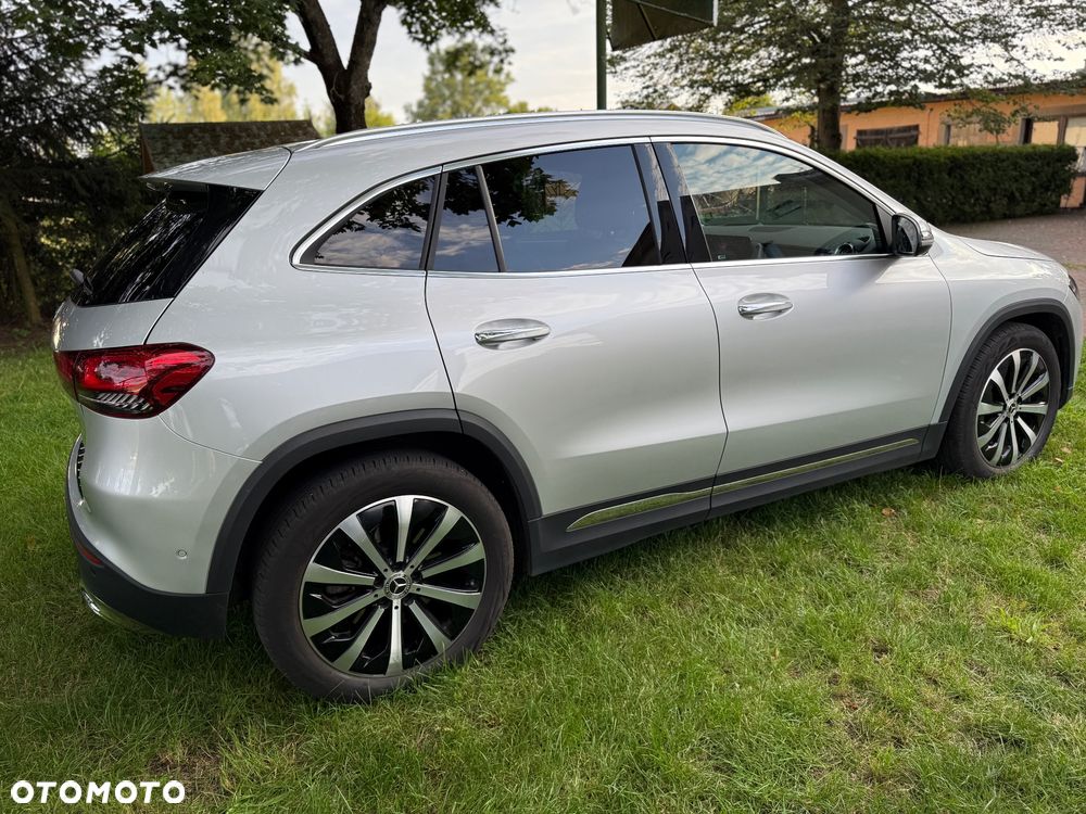 Mercedes-Benz GLA 220 d 4-Matic 8G-DCT - 15