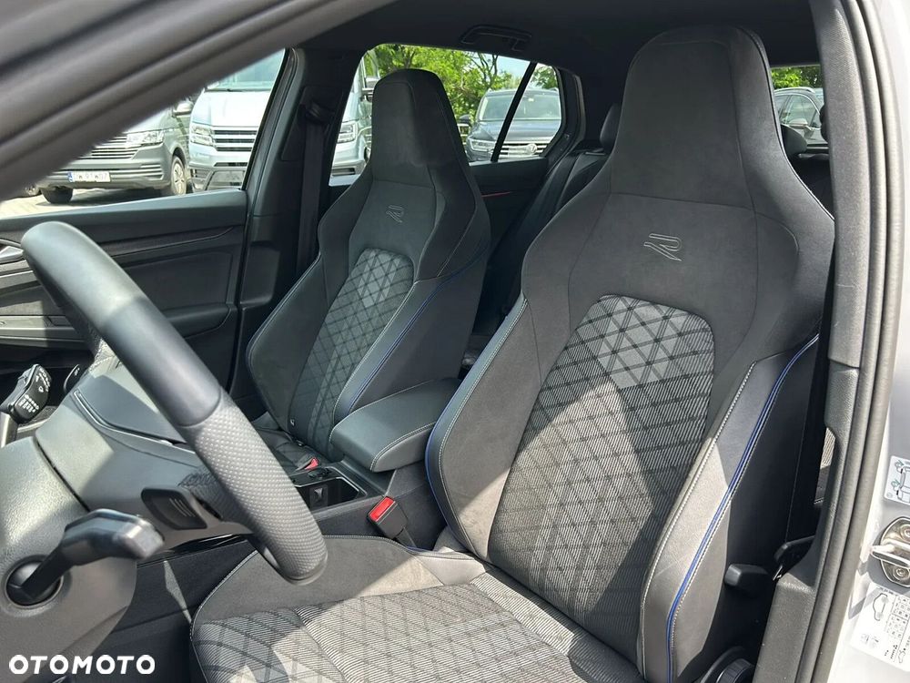 Volkswagen Golf 1.5 eTSI mHEV R-Line DSG - 9