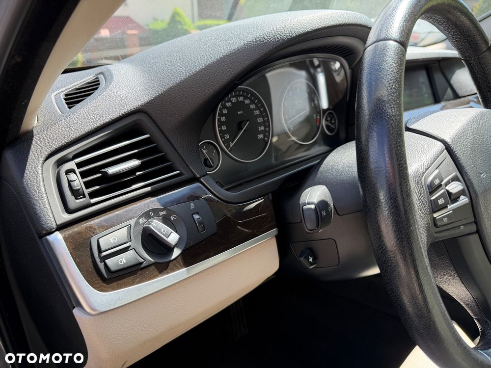 BMW Seria 5 523i - 13