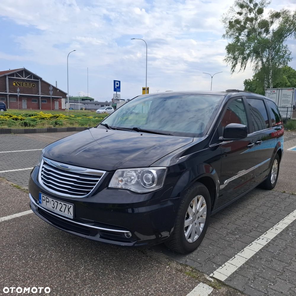 Chrysler Town & Country - 4