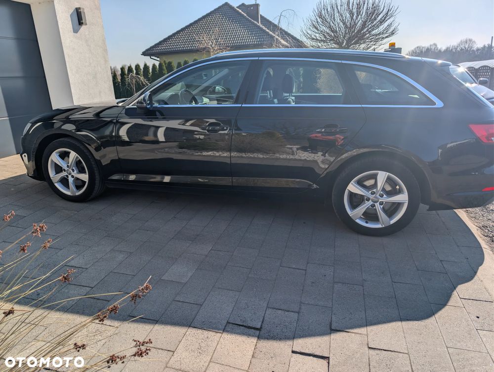 Audi A4 Avant 40 TFSI S tronic - 16