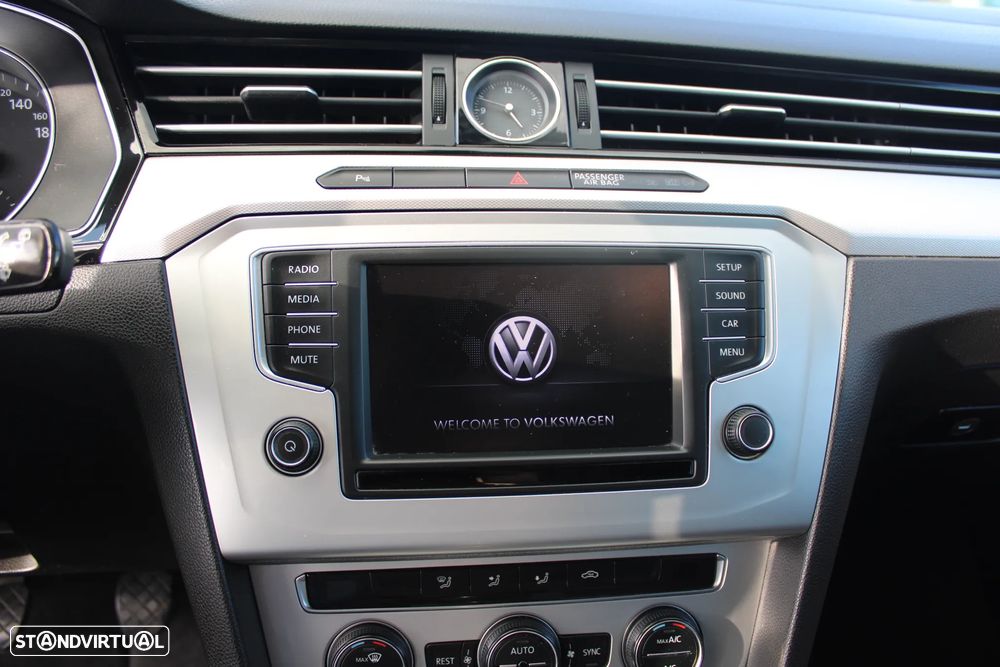 VW Passat Variant 2.0 TDi Confortline - 16