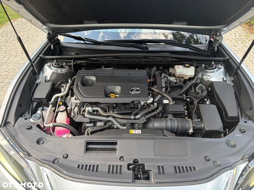 Lexus ES 300h Prestige - 37