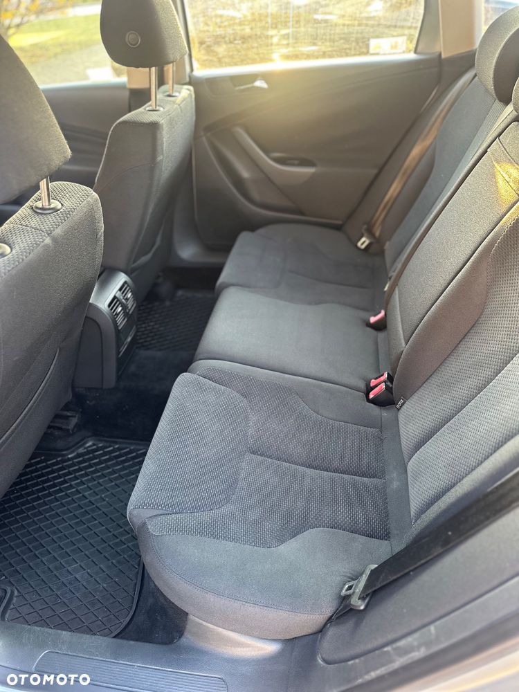 Volkswagen Passat 2.0 TDI DPF BlueMotion Technology Comfortline - 12