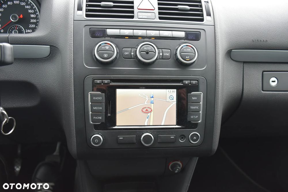 Volkswagen Touran 2.0 TDI DPF BlueMotion Technology STYLE - 23