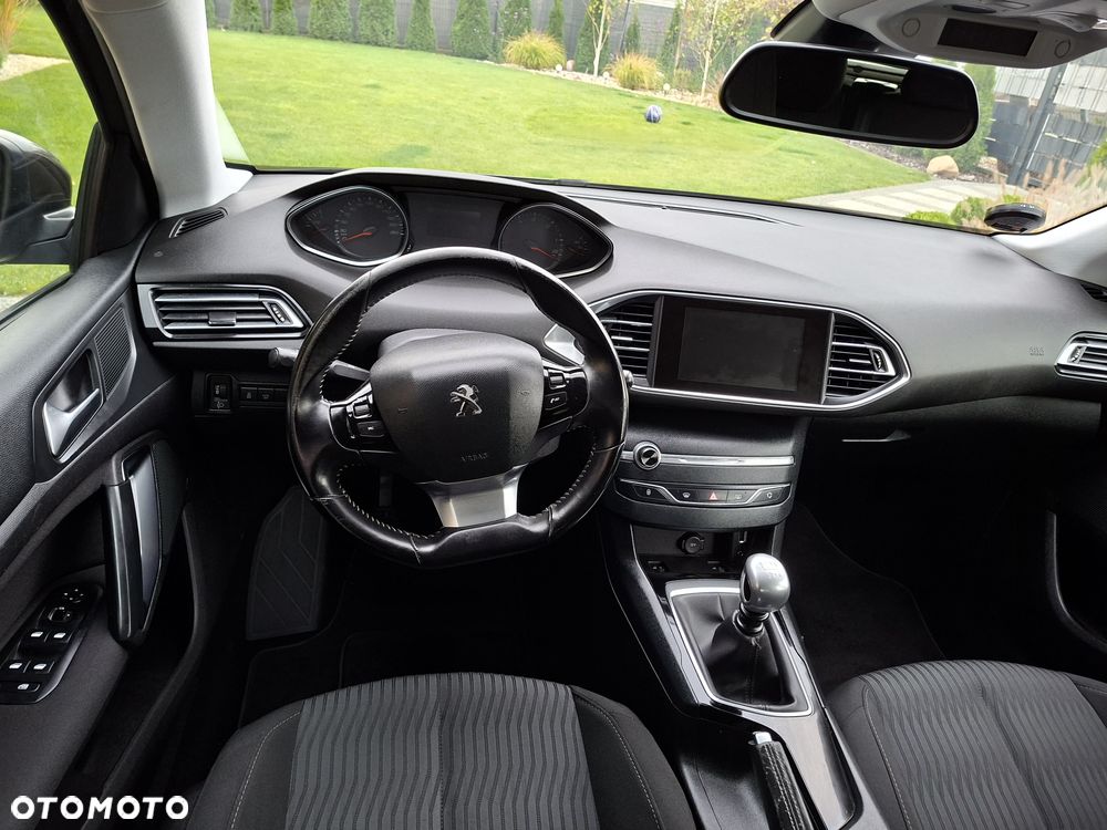 Peugeot 308 - 8