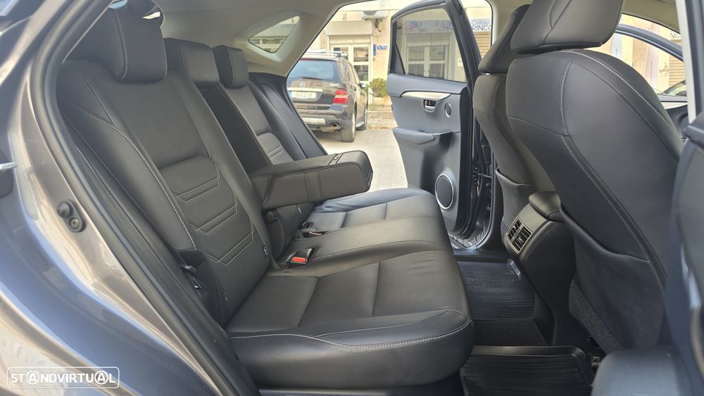 Lexus NX 300h Executive+ - 26