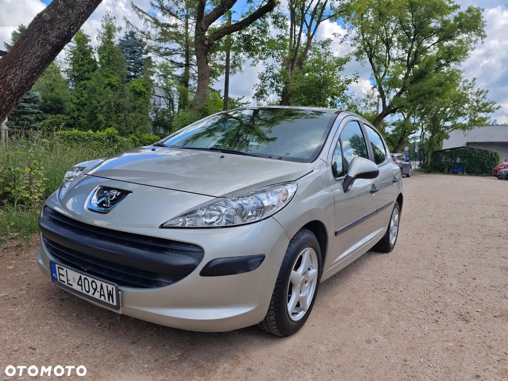 Peugeot 207 - 1
