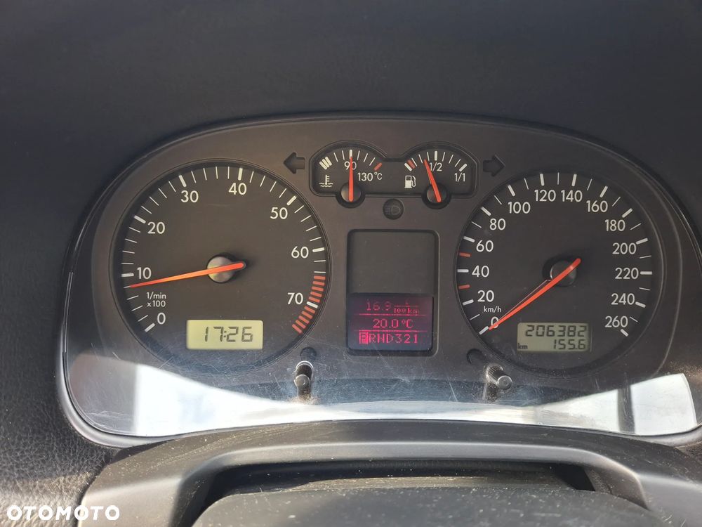 Volkswagen Golf - 6