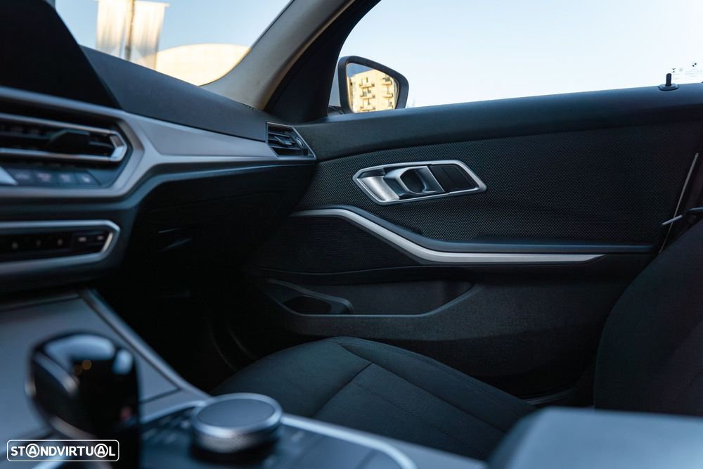 BMW 320 d Line Sport Shadow Auto - 34