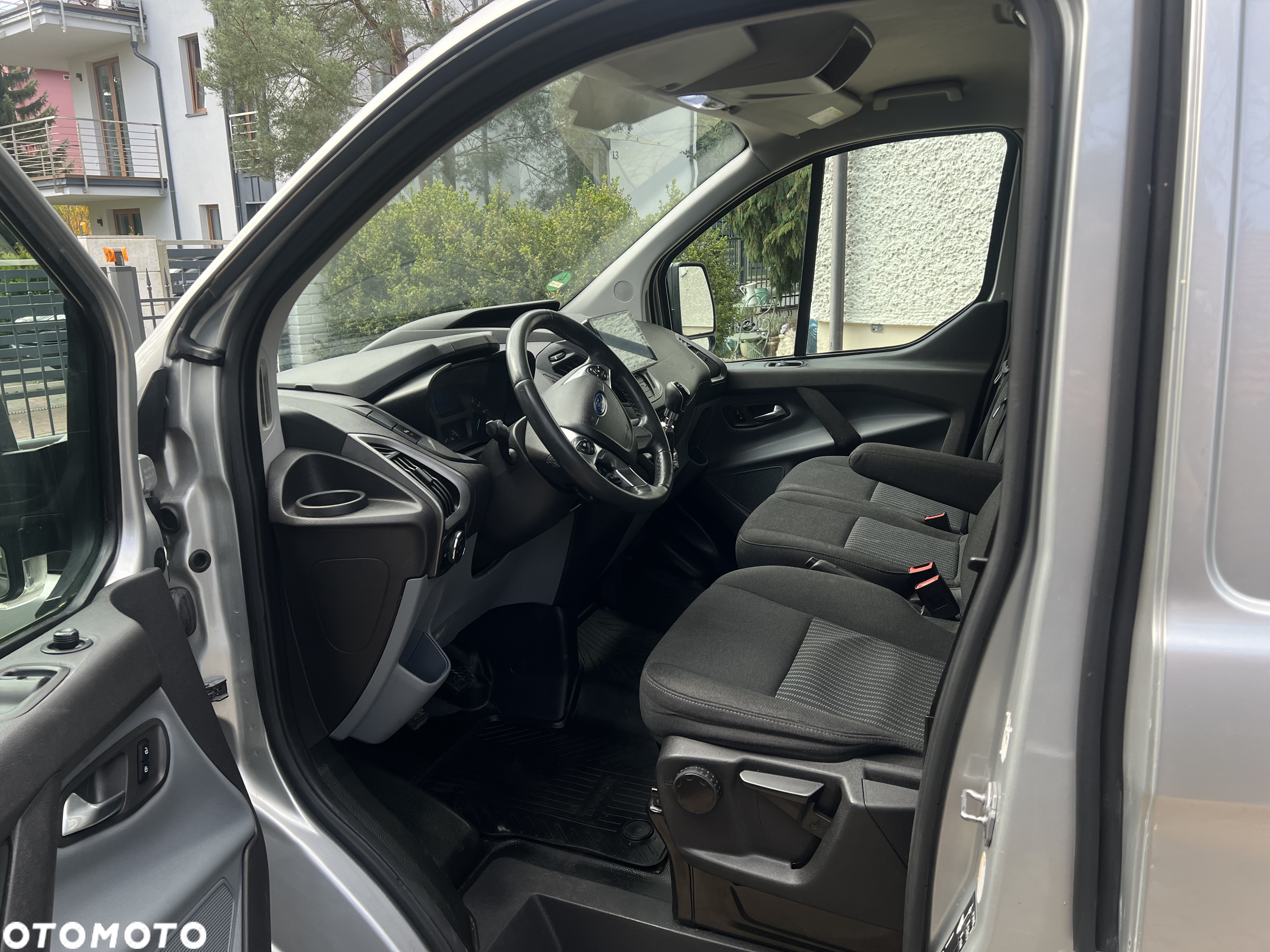 Ford Custom Transit - 28