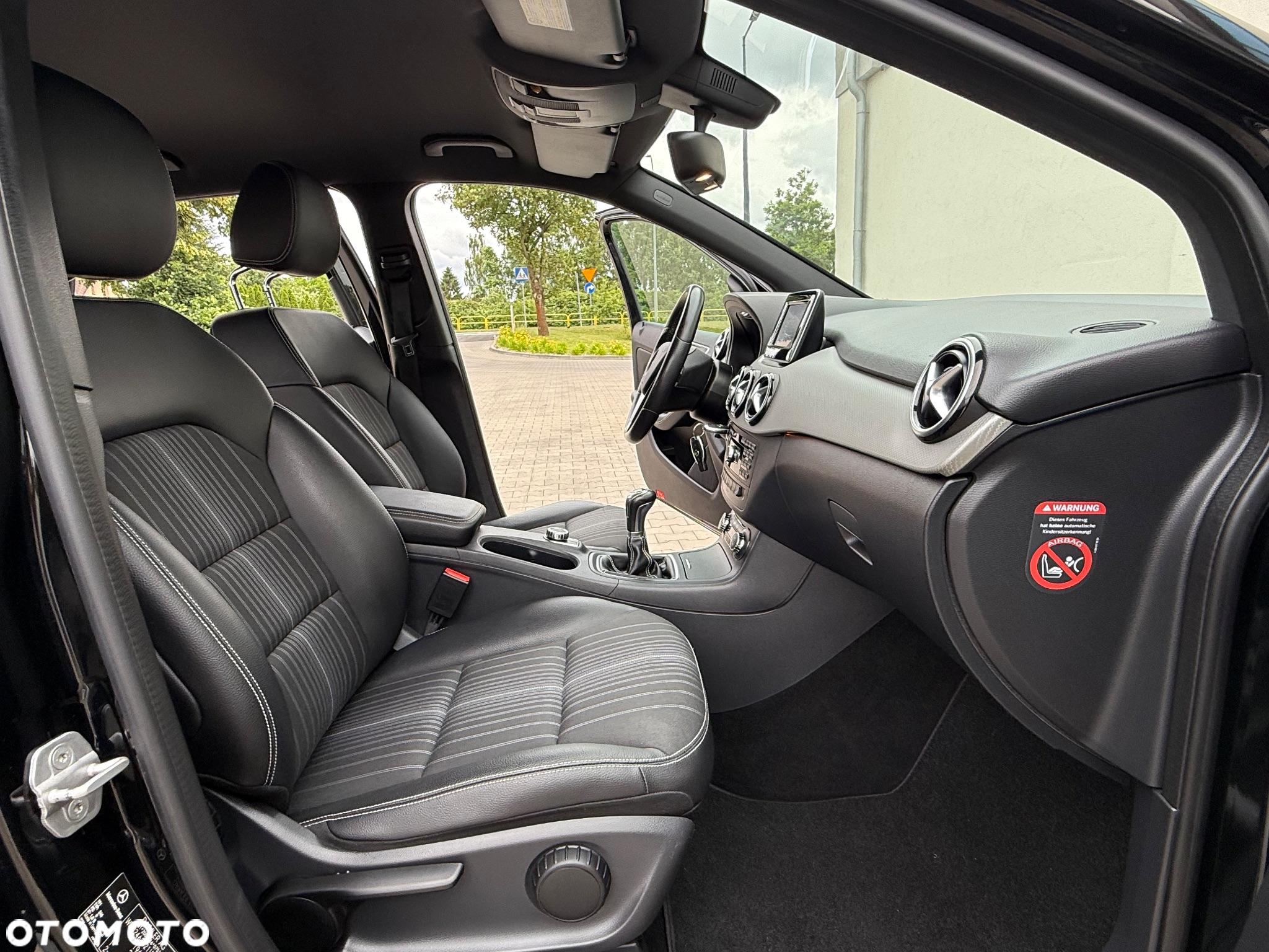 Mercedes-Benz Klasa B 180 UrbanStyle Edition - 28