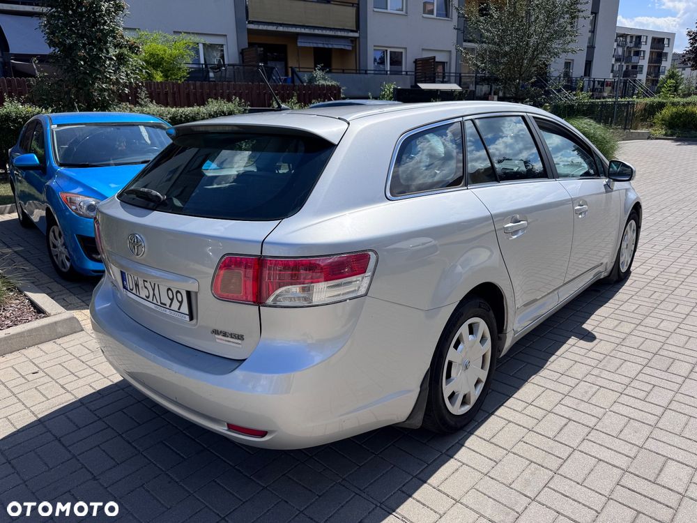 Toyota Avensis 2.0 D-4D 2010 - 5