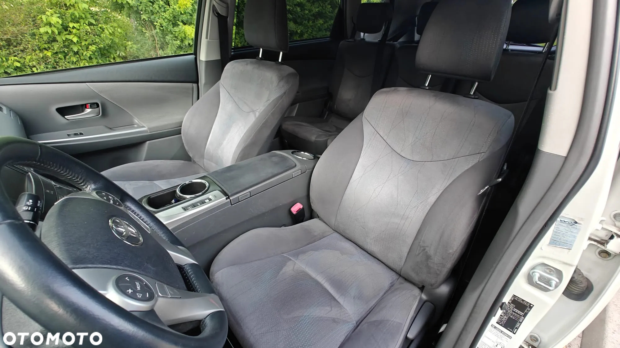 Toyota Prius+ (Hybrid) Executive - 6