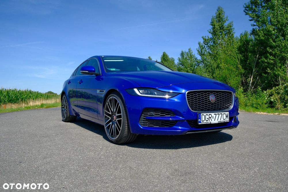 Jaguar XE 25t Prestige - 3