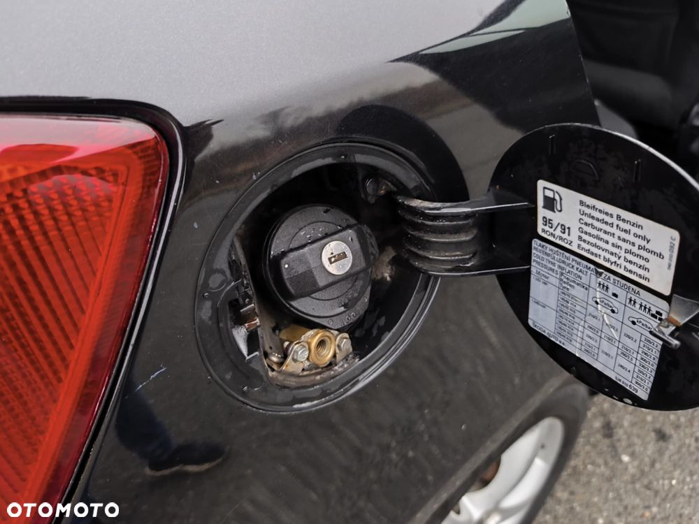 Skoda Fabia 1.4 16V Sport - 9