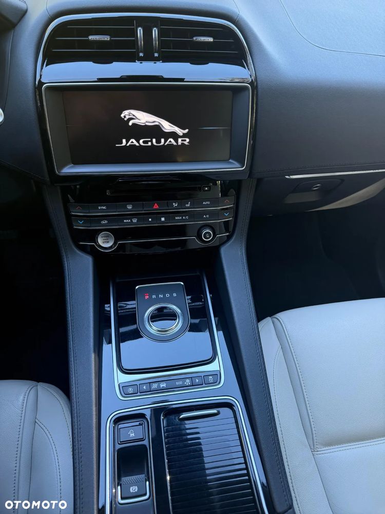 Jaguar F-Pace 2.0 i4D AWD Prestige - 11