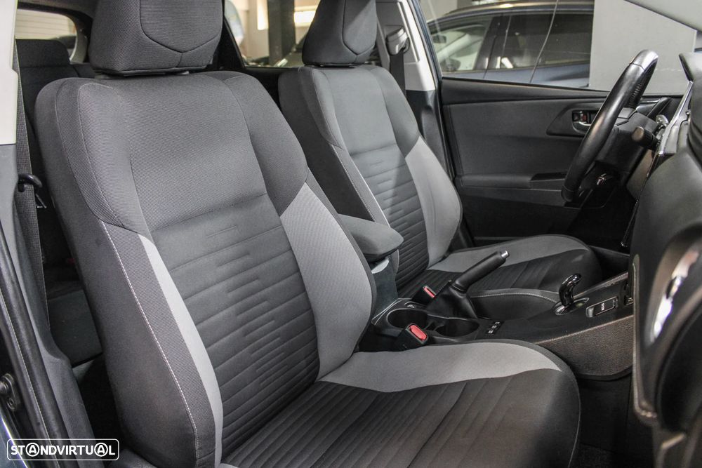Toyota Auris 1.8 HSD Comfort +P.Techno+P.Sport - 17