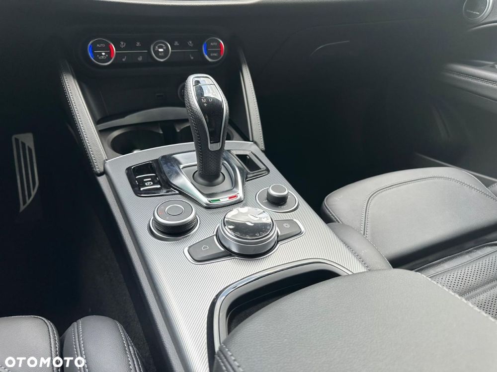 Alfa Romeo Stelvio - 23