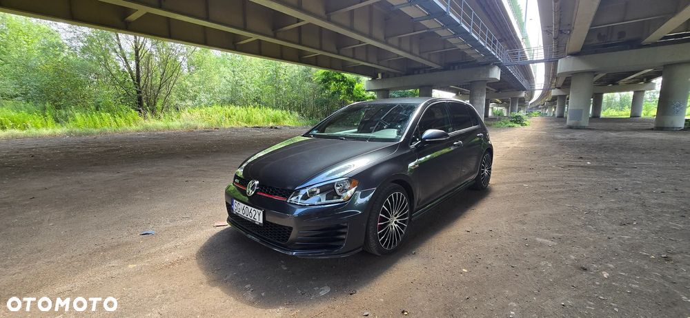 Volkswagen Golf 2.0 TSI GTI - 2