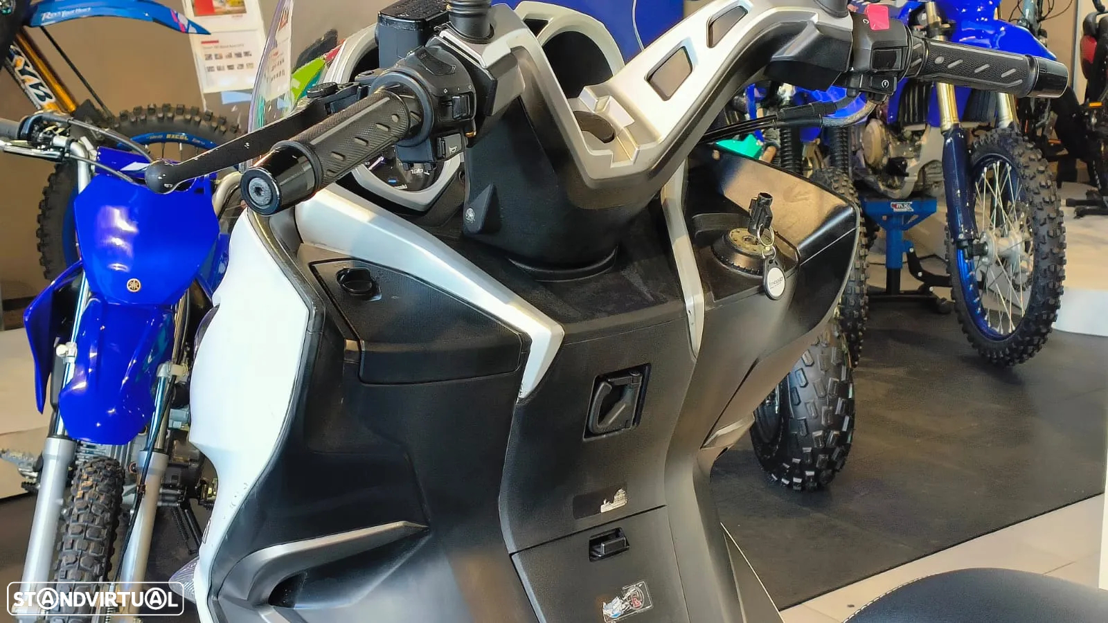 Kawasaki J300 - 11